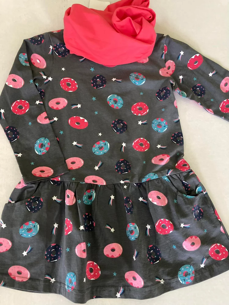 Dívčí bavlněné šaty Topo in Fashion se šálou a donuty