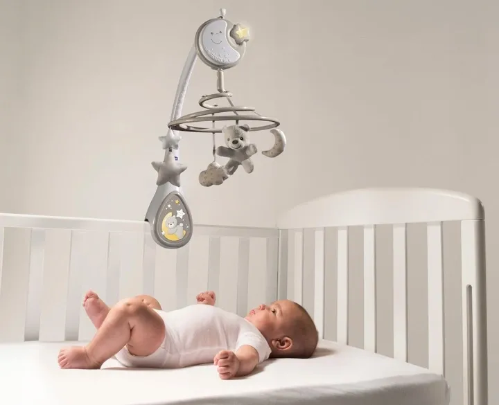 CHICCO Kolotoč nad postýlku a závěsná hračka 3v1 Next2Dreams neutral 0m+