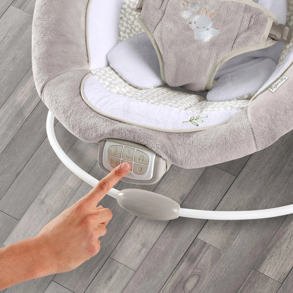 INGENUITY Lehátko vibrující s melodií a světlem Twinkle Tails™ 0m+ do 9 kg