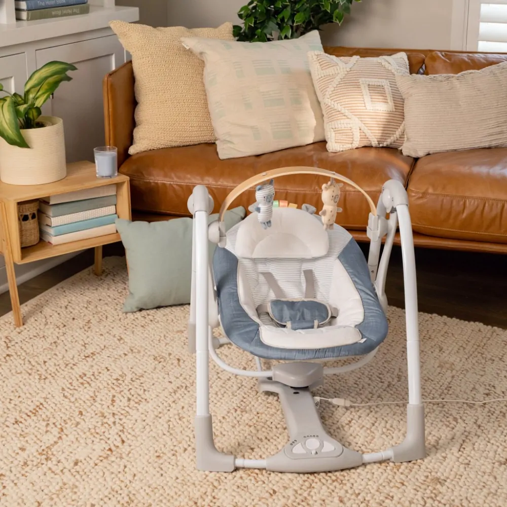 INGENUITY Houpačka konvertibilní s melodií Swing'n Go Chambray 0m+ do 9kg