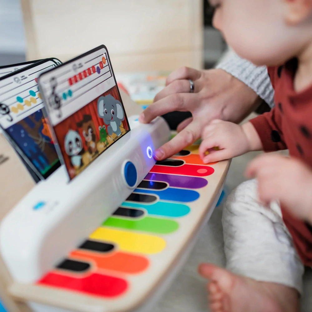 BABY EINSTEIN Hračka dřevěná hudební piano Together in Tune Piano Connected Magic Touch HAPE 12m+