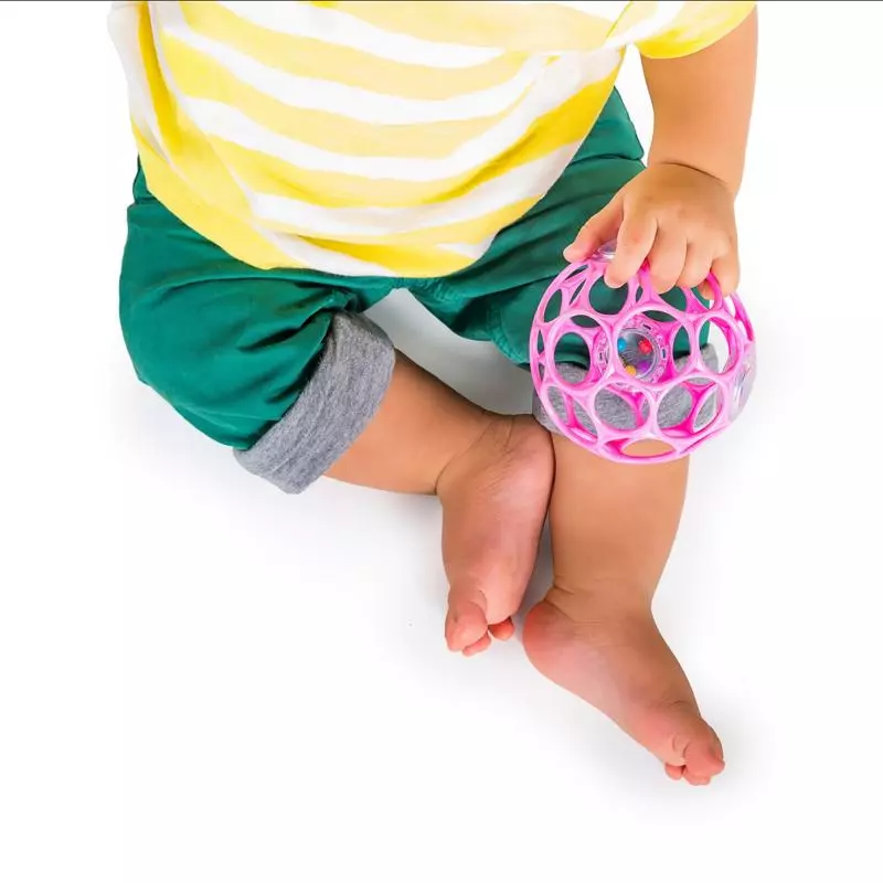 Hračka/chrastítko OBALL RATTLE 10cm 0m+, dark pink Oball