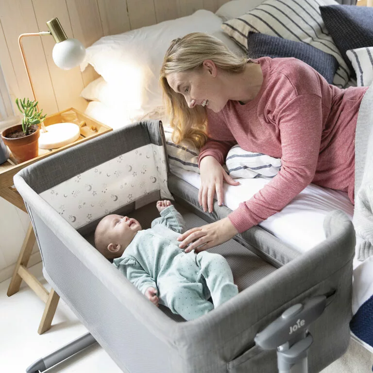 Cestovní postýlka Joie Roomie Glide Foggy Gray