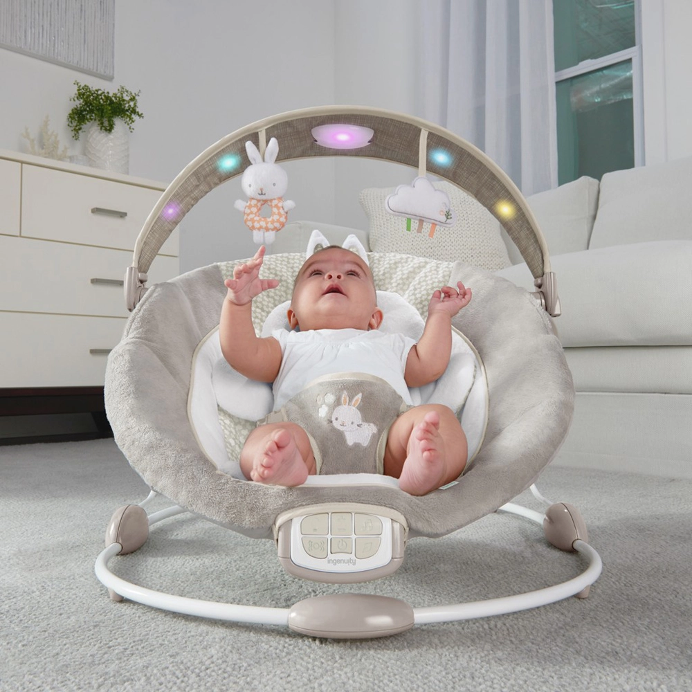 INGENUITY Lehátko vibrující s melodií a světlem Twinkle Tails™ 0m+ do 9 kg