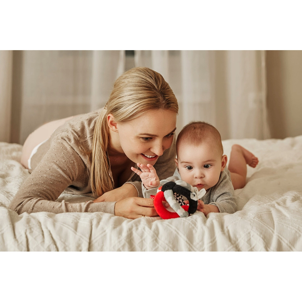 Canpol babies Kontrastní míček s chrastítkem SENSORY