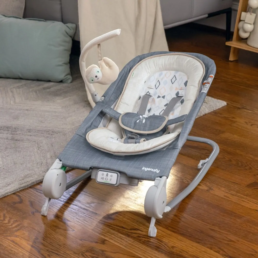 INGENUITY Lehátko masážní vibrující s melodií Happy Belly™ Rock-to-Bounce - Parker™ 0m+ do 9kg