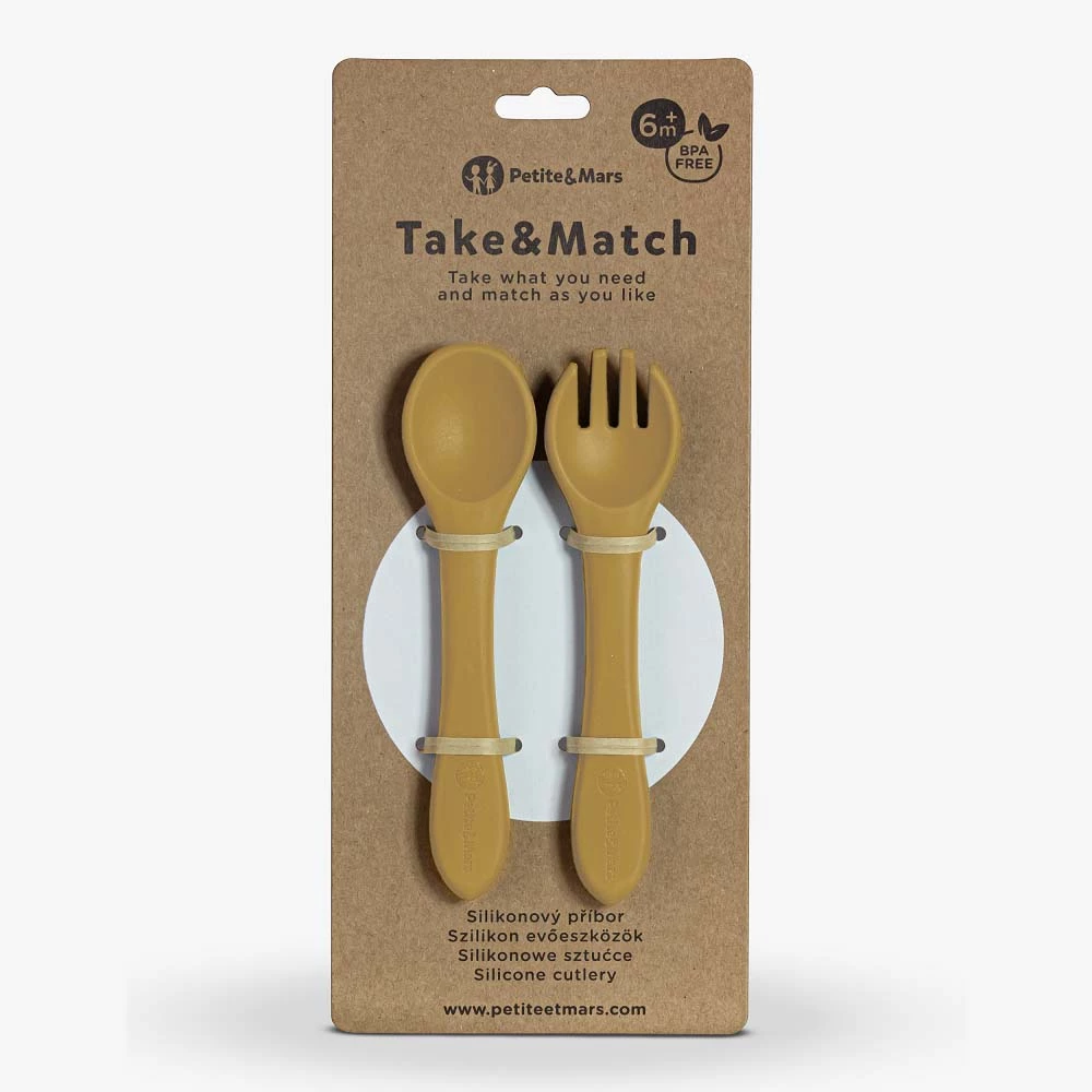 PETITE&MARS Set jídelní silikonový TAKE&MATCH 2 ks talíř + příbor Intense Ochre