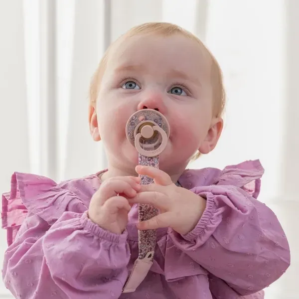 BIBS Liberty Klip na dudlík z Bio bavlny Blush