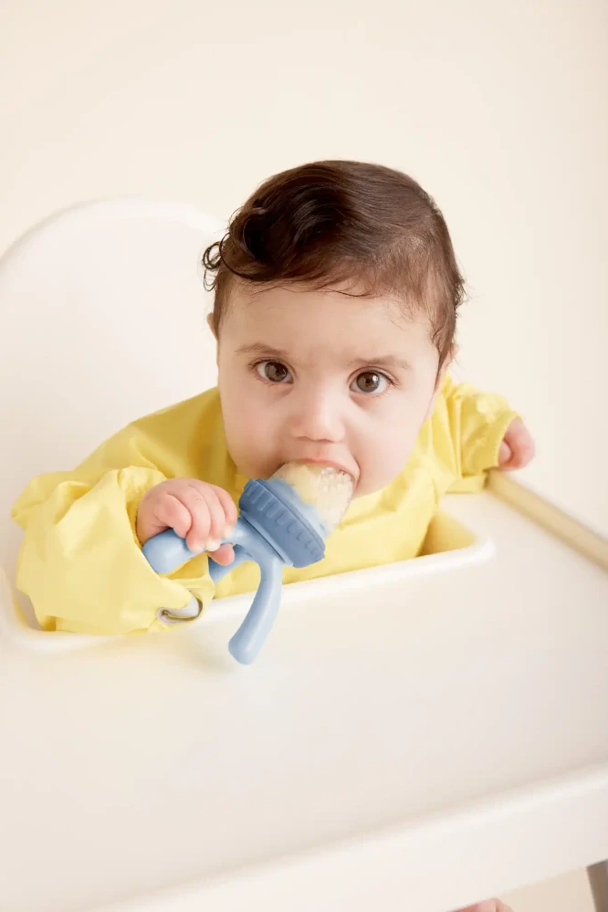 b.box Krmící dudlík a kousátko - světle modré