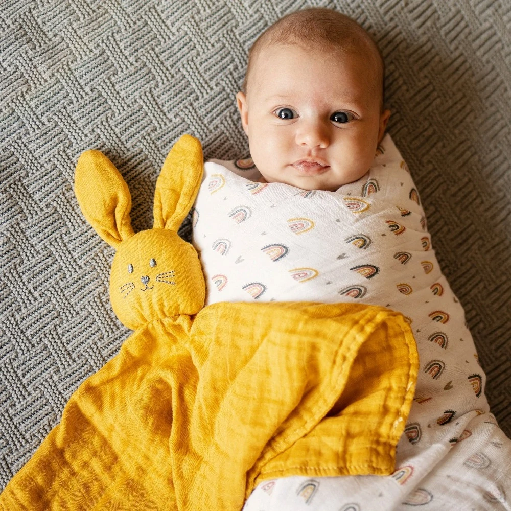 PETITE&MARS Mazlíček bambusový mušelínový Hugo Pink Meadow 0m+