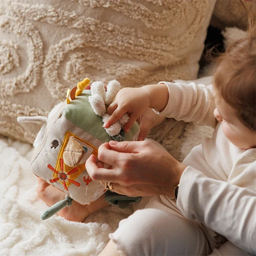 BABYONO Senzorická kostka Kravička BINGO