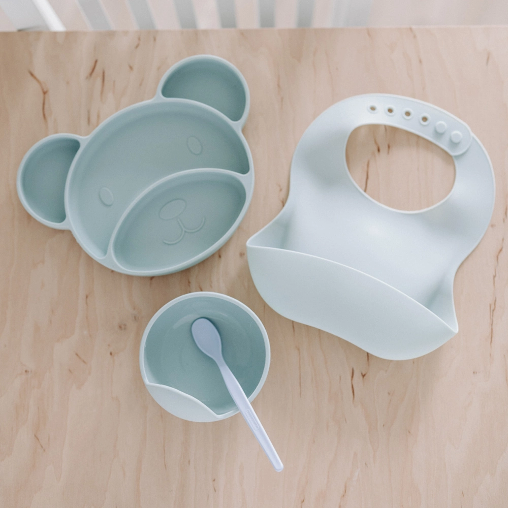 Canpol babies Silikonový dělený talíř s přísavkou Medvídek zelený