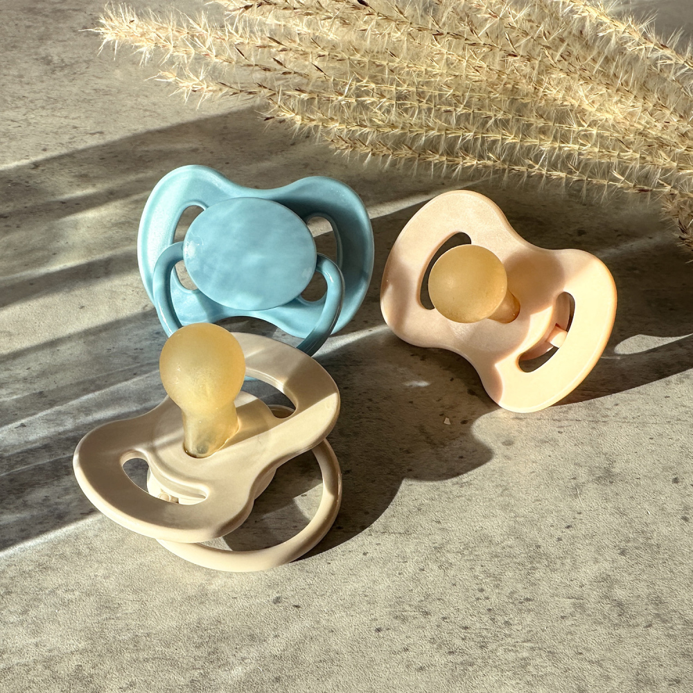 Canpol babies Dudlík 6-18m kaučukový třešinka 1ks NUDE krémový