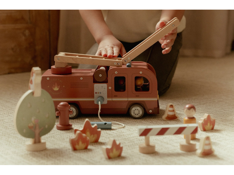 Little Dutch Hasičský náklaďák dřevěný