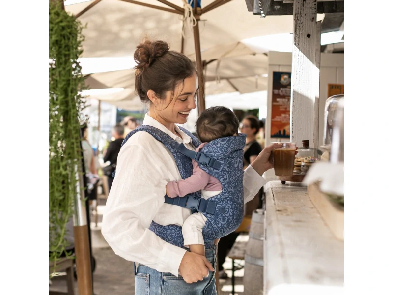 Infantino Nosítko Flip Advanced 4V1 Light & Airy Convertible Navy
