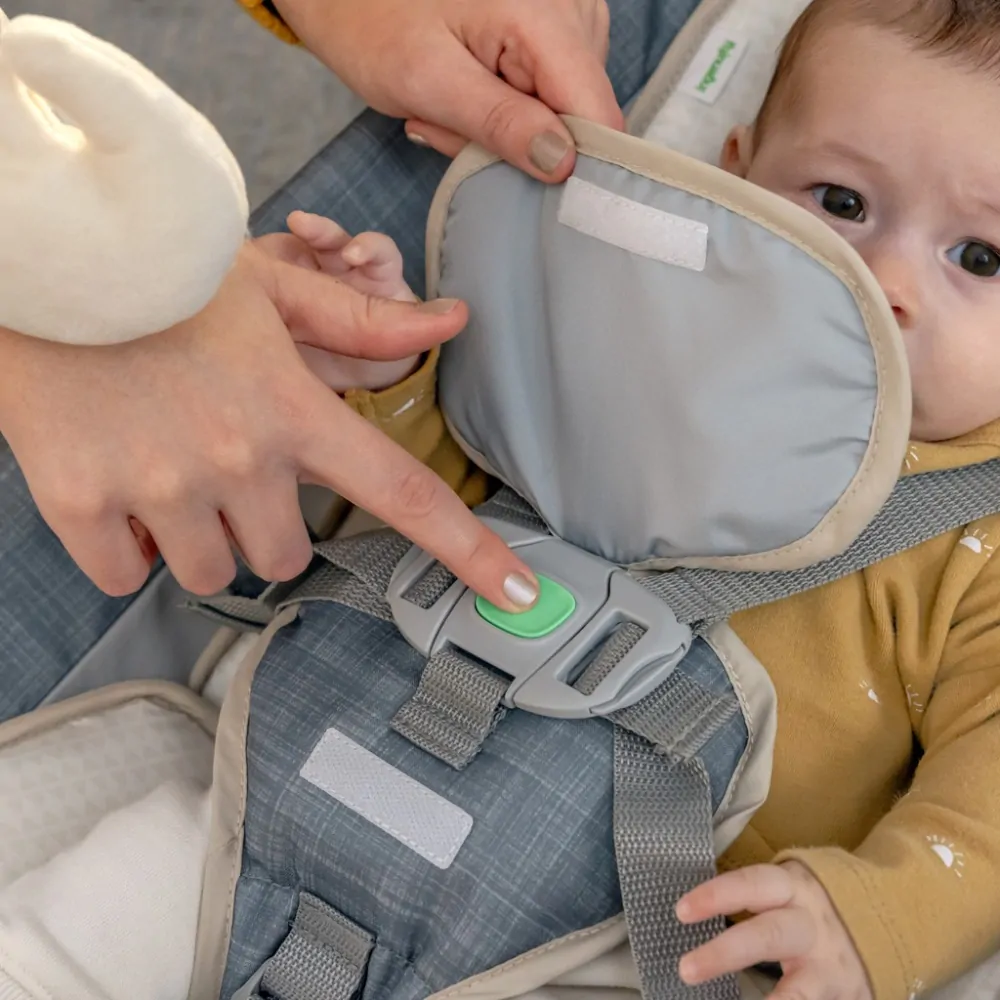 INGENUITY Lehátko masážní vibrující s melodií Happy Belly™ Rock-to-Bounce - Parker™ 0m+ do 9kg
