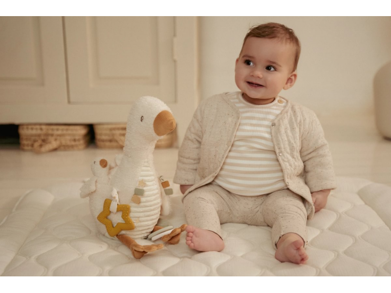 Little Dutch Husa plyšová s aktivitami Newborn Naturals