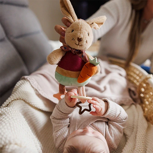 BABYONO Plyšová senzorická hračka - Králíček KARO