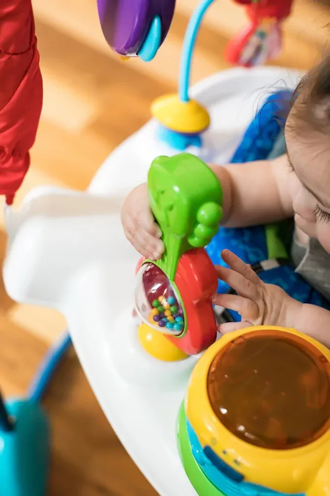 BABY EINSTEIN Skákadlo/aktivní centrum 2v1 Neighborhood Symphony 6m+ do 11 kg
