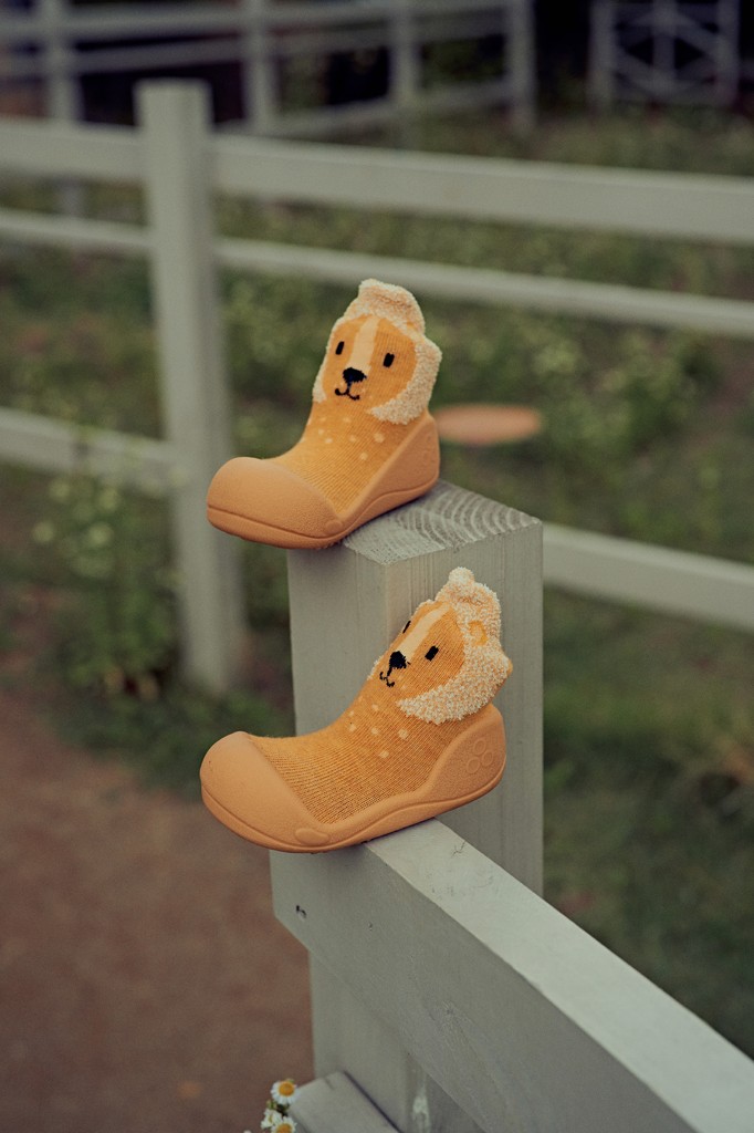 Attipas Botičky Zootopia Lion A22ZO Yellow M vel.20 (109-115mm)