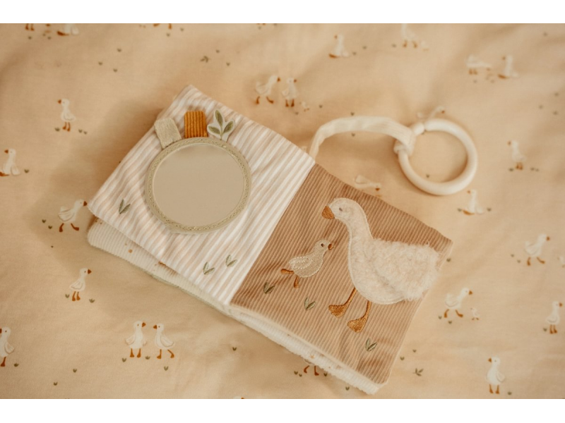 Little Dutch Závěsná textilní knížka s aktivitami Newborn Naturals