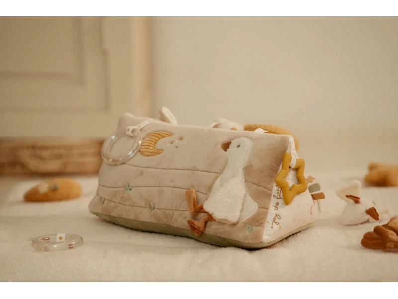 Little Dutch Polštářek trojhranný s aktivitami Newborn Naturals