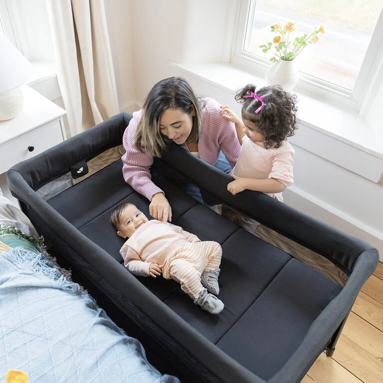 Cestovní postýlka Joie Amigo™ shale