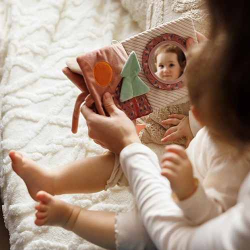 BABYONO Měkká senzorická knížka Králíček KARO