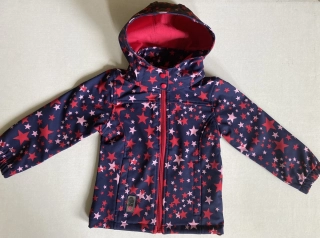 Dívčí softshellová bunda červené hvězdičky